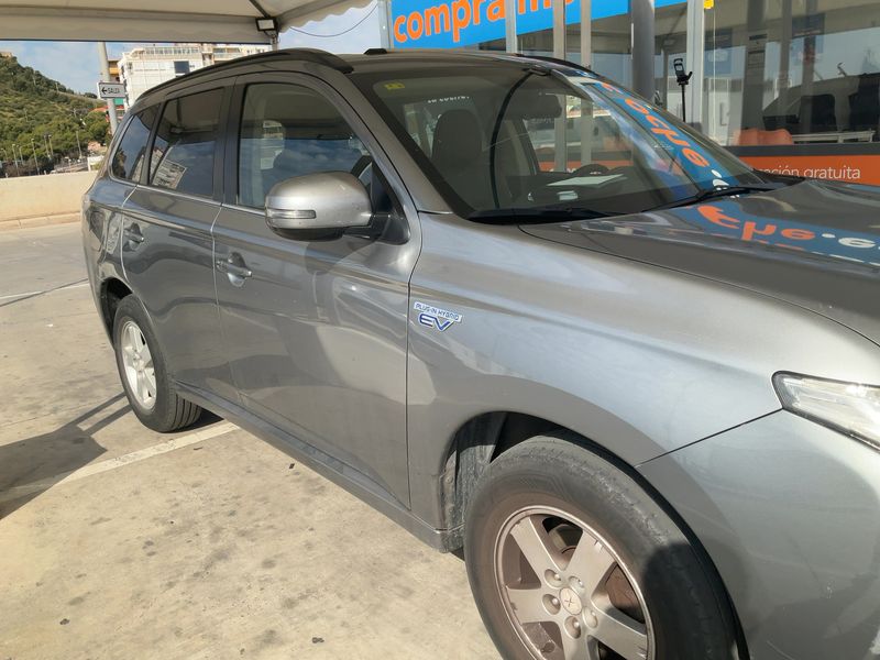 Mitsubishi Outlander 2.0 PHEV PHEV Kaiteki 4WD 2014 – снимка 12