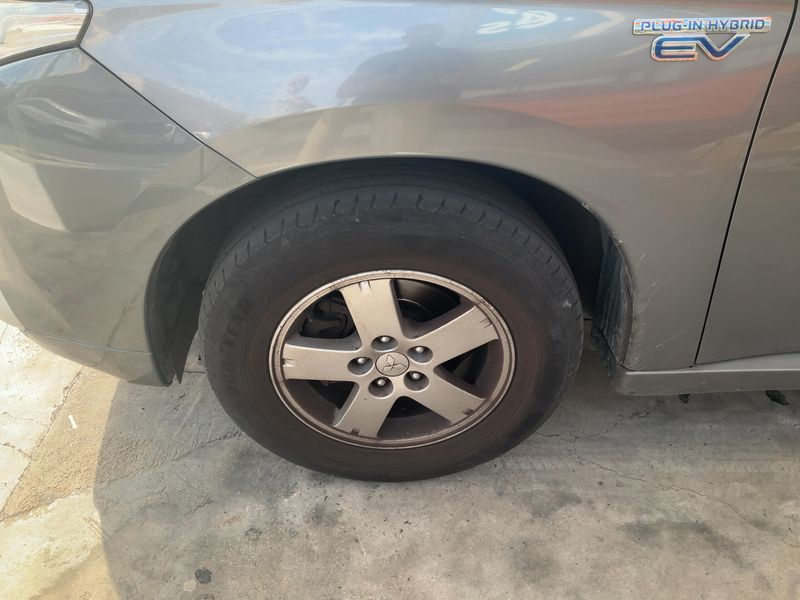 Mitsubishi Outlander 2.0 PHEV PHEV Kaiteki 4WD 2014 – снимка 3
