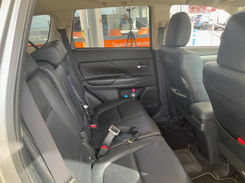 Mitsubishi Outlander 2.0 PHEV PHEV Kaiteki 4WD 2014 – снимка 19