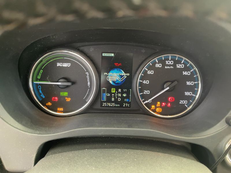 Mitsubishi Outlander 2.0 PHEV PHEV Kaiteki 4WD 2014 – снимка 18
