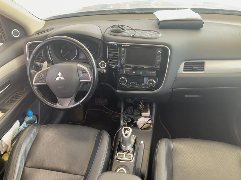 Mitsubishi Outlander 2.0 PHEV PHEV Kaiteki 4WD 2014 – снимка 17