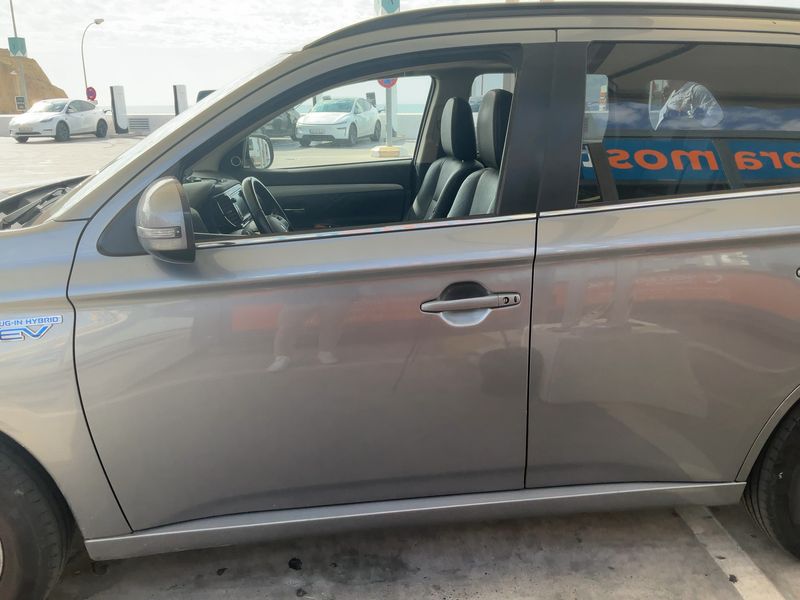 Mitsubishi Outlander 2.0 PHEV PHEV Kaiteki 4WD 2014 – снимка 4