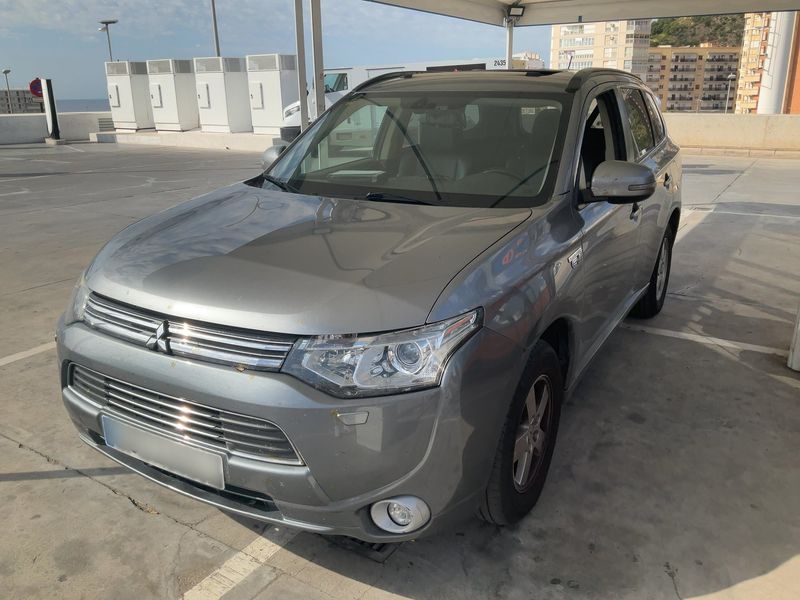 Mitsubishi Outlander 2.0 PHEV PHEV Kaiteki 4WD 2014 – снимка 1