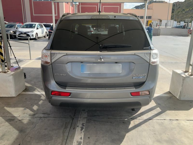 Mitsubishi Outlander 2.0 PHEV PHEV Kaiteki 4WD 2014 – снимка 7