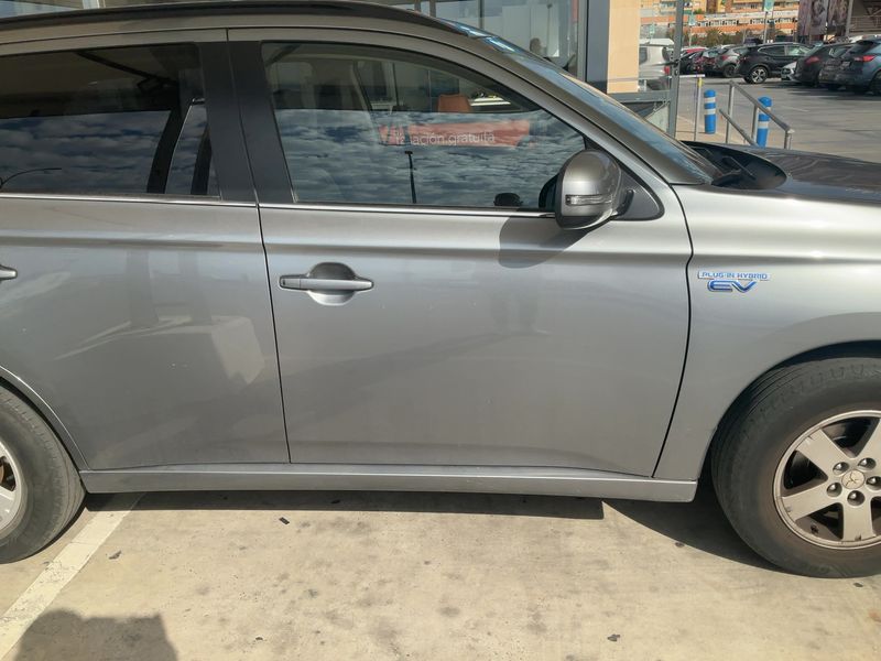 Mitsubishi Outlander 2.0 PHEV PHEV Kaiteki 4WD 2014 – снимка 10