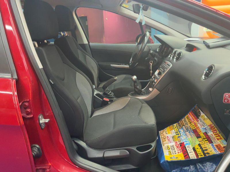 Peugeot 308 1.6 HDi Sportium 2011 – снимка 16
