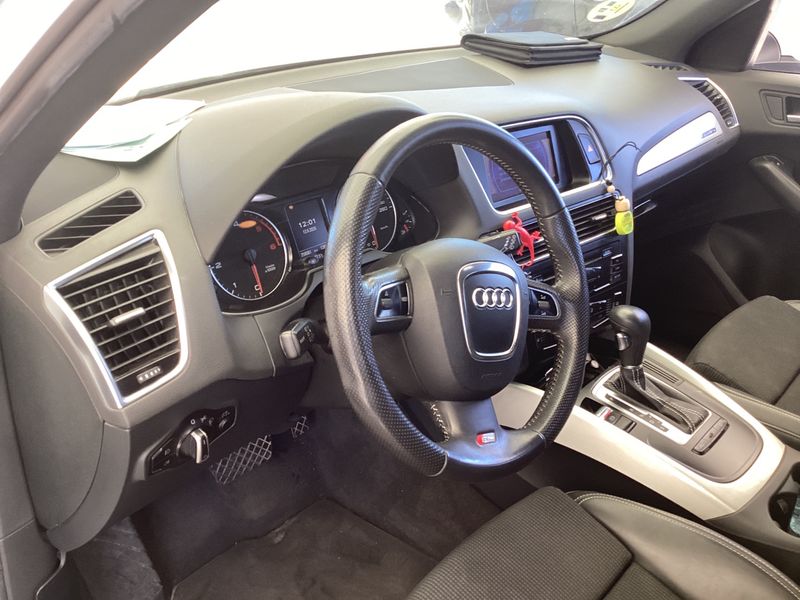 Audi Q5 2.0 TDI quattro 2010 – снимка 24