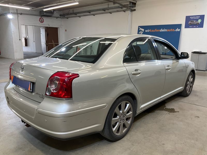 Toyota Avensis 2.2 D-4D D-Cat Team Liftback 2009 – снимка 2