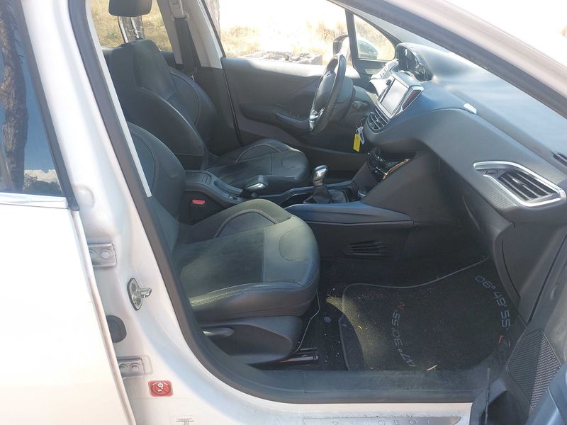 Peugeot 2008 1.6 e-HDi Crossway 2014 – снимка 10