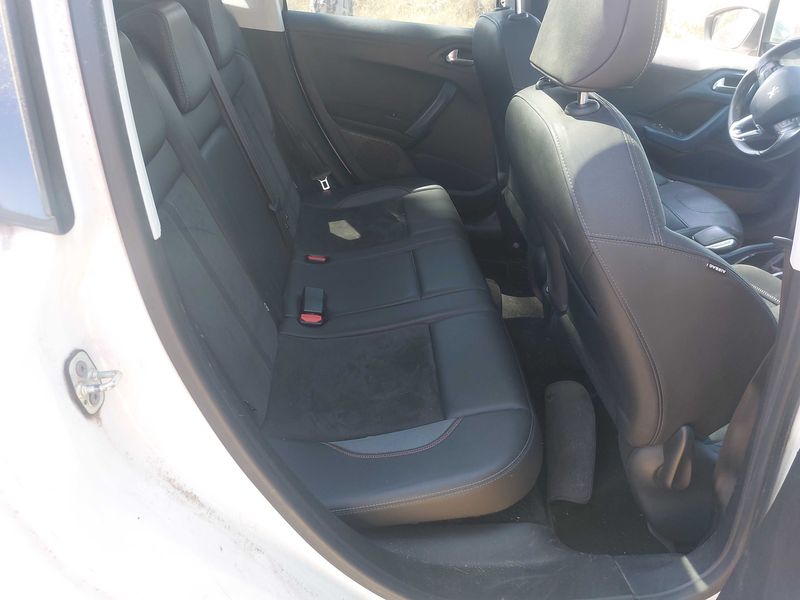 Peugeot 2008 1.6 e-HDi Crossway 2014 – снимка 14