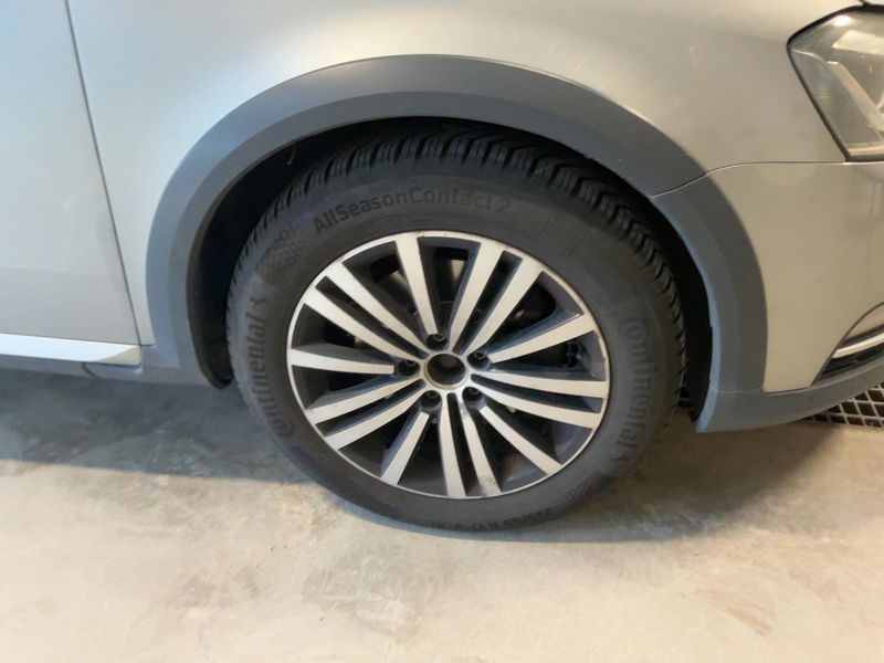 Volkswagen Passat 2.0 TDI 4Motion BlueMotion Tech 2012 – снимка 11