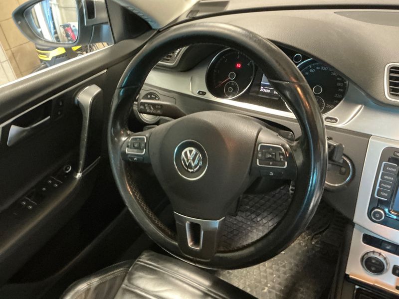 Volkswagen Passat 2.0 TDI 4Motion BlueMotion Tech 2012 – снимка 38
