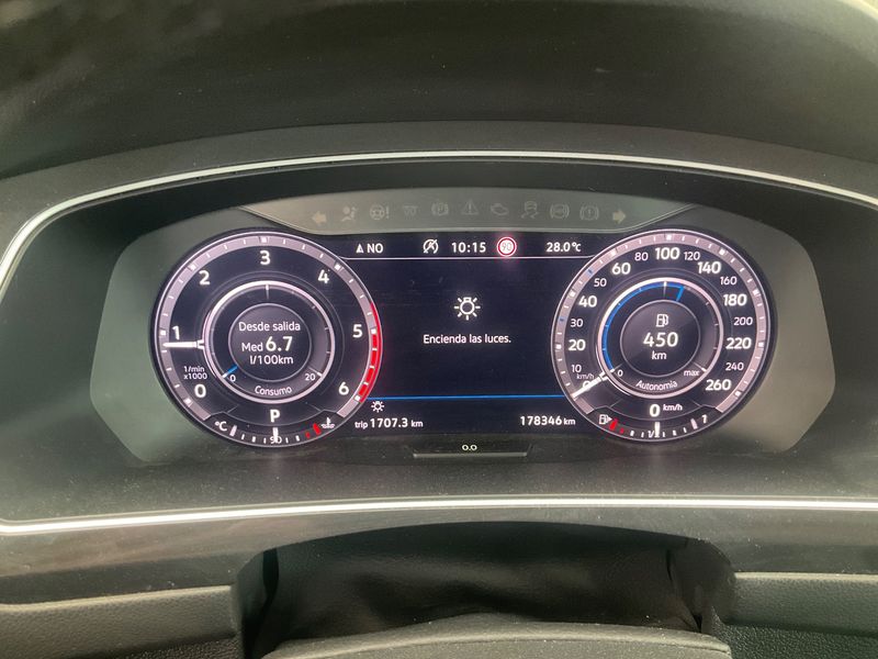Volkswagen Tiguan 2.0 TDI Sport BlueMotion Tech 2018 – снимка 18
