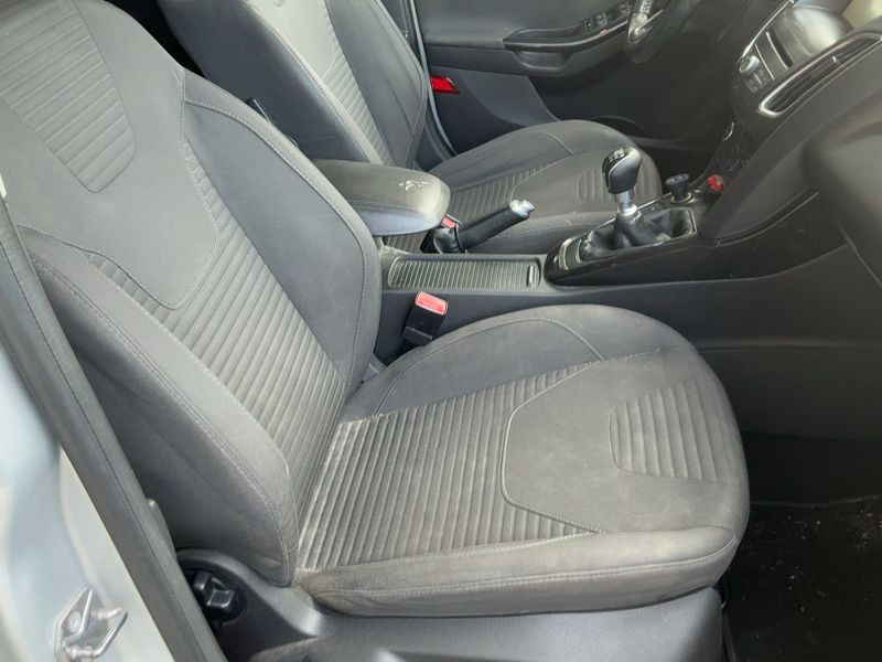 Ford Focus 1.6 TDCi Titanium 2015 – снимка 16