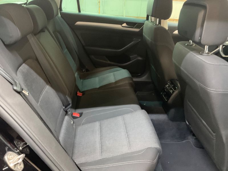 Volkswagen Passat 2.0 TDI Comfortline BlueMotion Tech 2018 – снимка 19