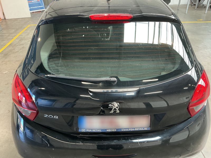 Peugeot 208 1.2 PureTech Signature 2018 – снимка 36