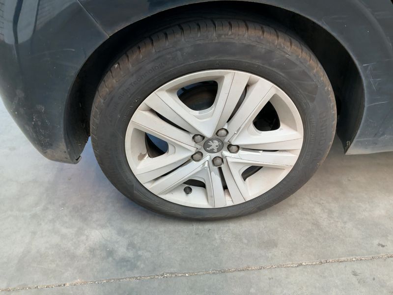 Peugeot 208 1.2 PureTech Signature 2018 – снимка 9