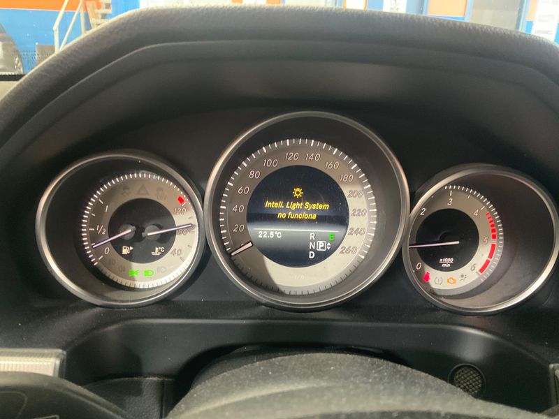 Mercedes-Benz E-Klasse E 220 CDI T 4Matic BlueTEC Avantgarde 2016 – снимка 47