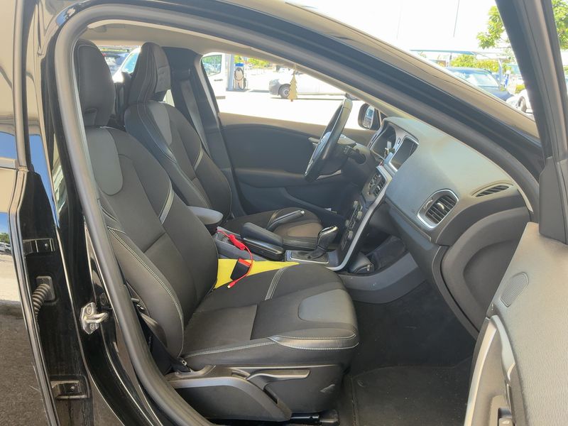 Volvo V40 1.5 Momentum 2018 – снимка 16
