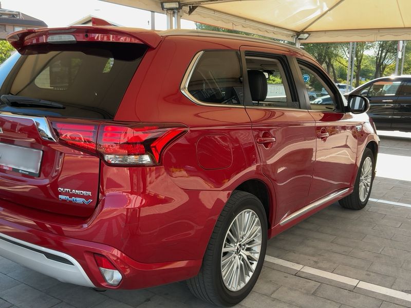 Mitsubishi Outlander 2.4 PHEV Motion 4WD 2018 – снимка 8