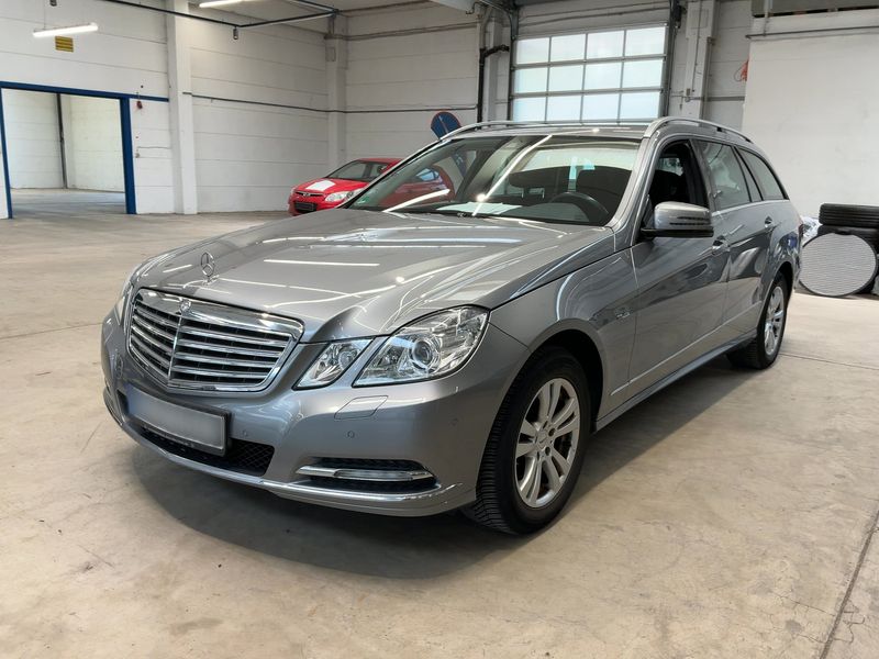 Mercedes-Benz E-Klasse E 200 CGI T BlueEfficiency Elegance 2012 – снимка 1