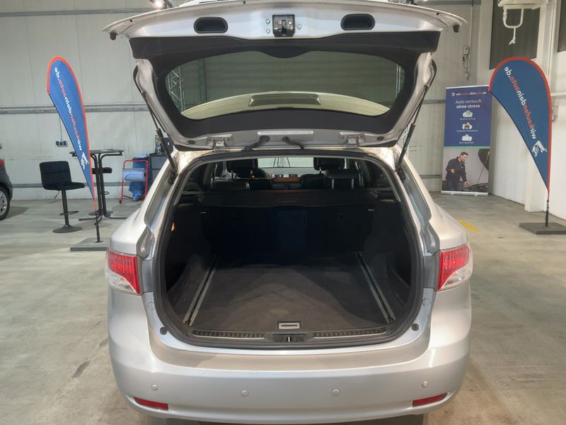 Toyota Avensis 1.8 Executive 2009 – снимка 15