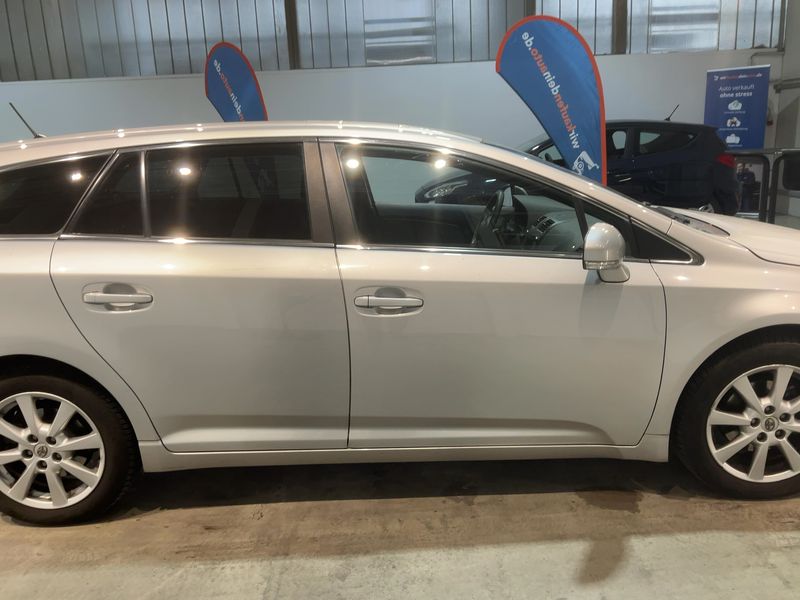 Toyota Avensis 1.8 Executive 2009 – снимка 10
