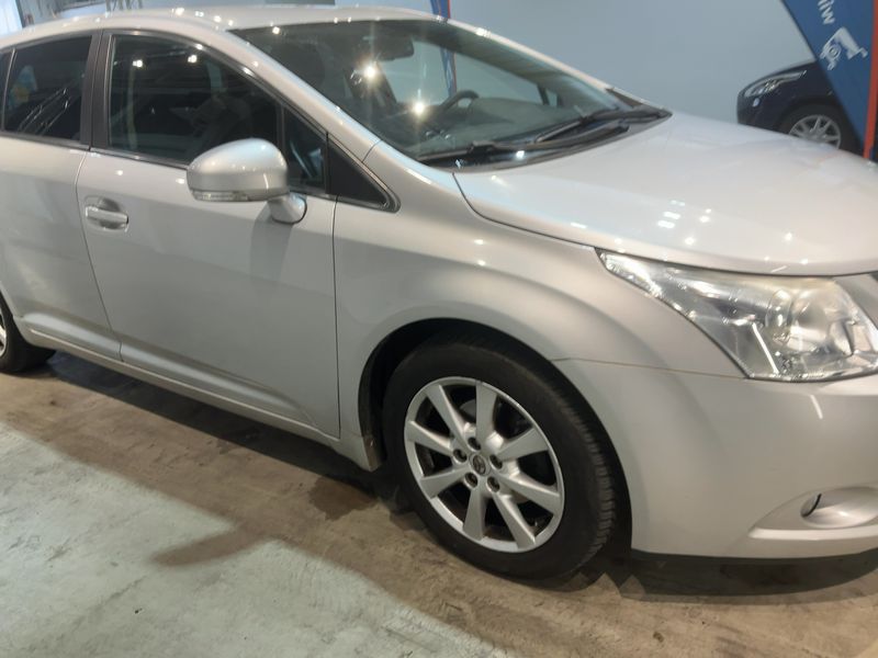 Toyota Avensis 1.8 Executive 2009 – снимка 12