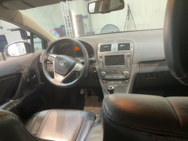 Toyota Avensis 1.8 Executive 2009 – снимка 17