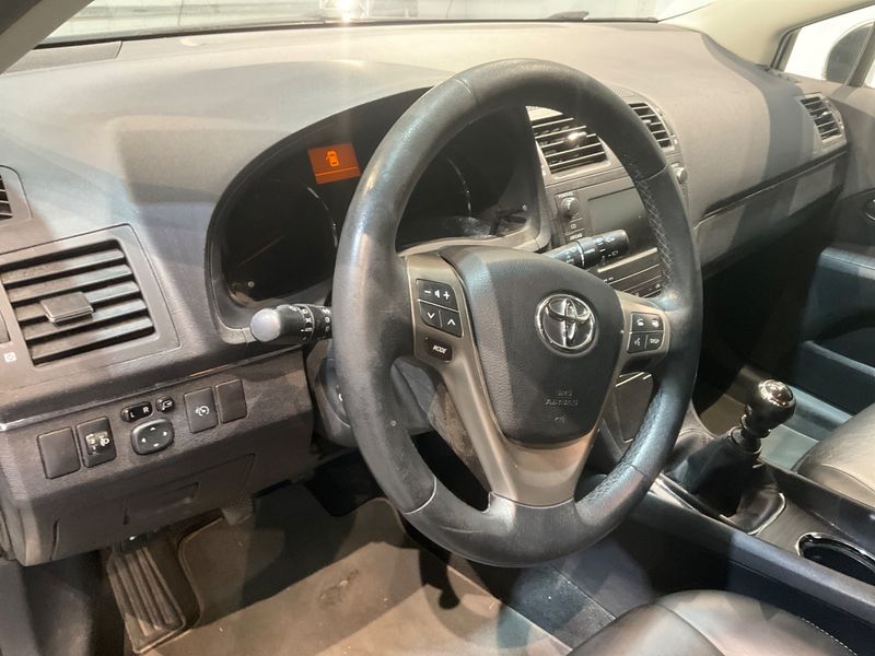 Toyota Avensis 1.8 Executive 2009 – снимка 34
