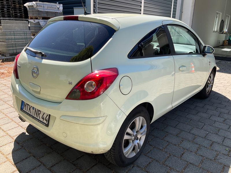 Opel Corsa 1.4 Satellite 2011 – снимка 2