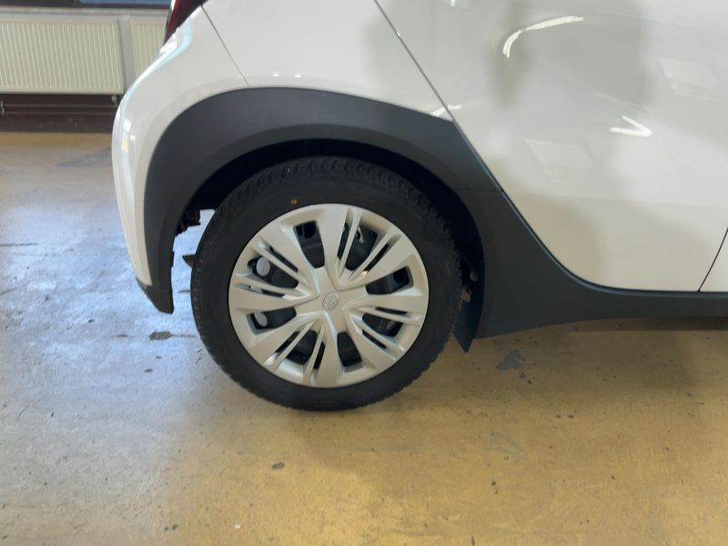 Toyota Aygo X 1.0 VVT-i Business Edition 2024 – снимка 9