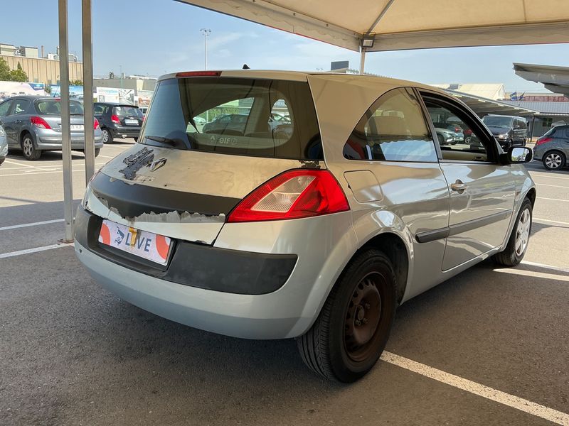 Renault Megane 1.6 Expression Confort 2004 – снимка 2