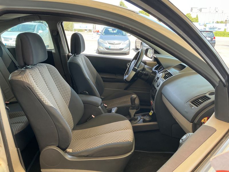 Renault Megane 1.6 Expression Confort 2004 – снимка 3