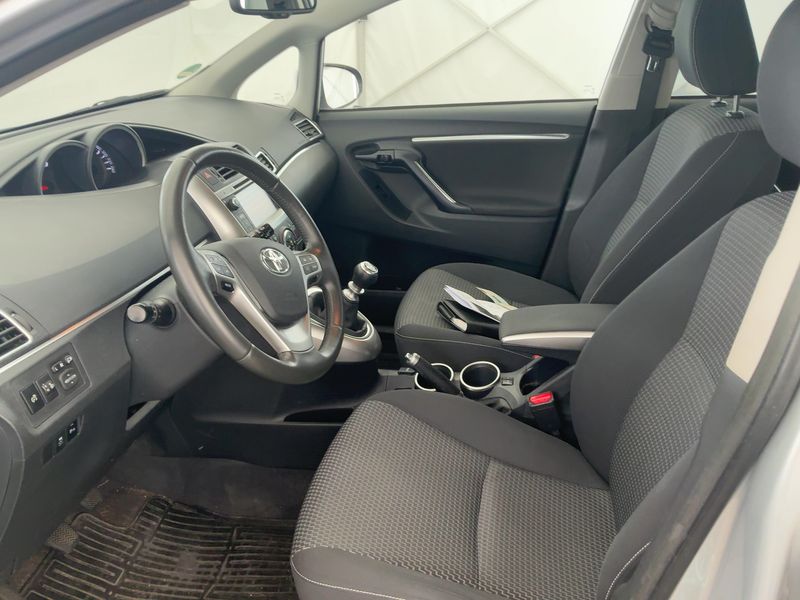 Toyota Verso 1.6 D-4D SkyView Edition 2014 – снимка 17