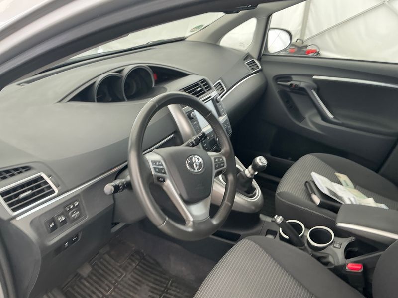Toyota Verso 1.6 D-4D SkyView Edition 2014 – снимка 25