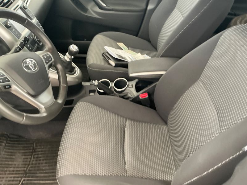 Toyota Verso 1.6 D-4D SkyView Edition 2014 – снимка 24