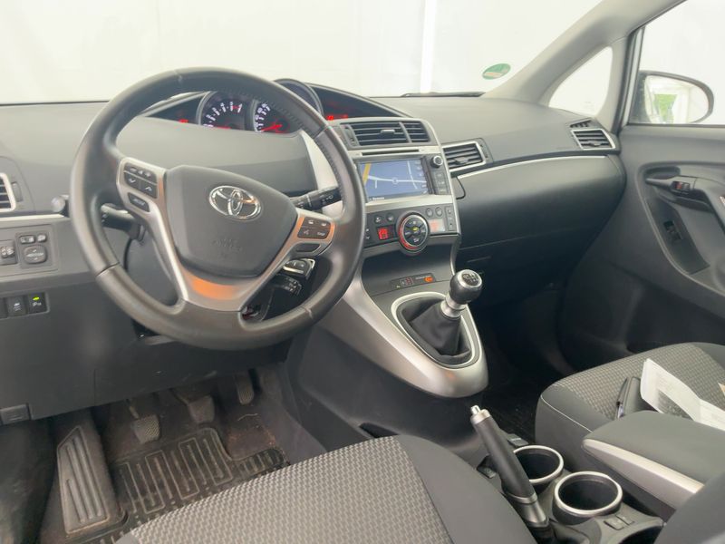 Toyota Verso 1.6 D-4D SkyView Edition 2014 – снимка 18