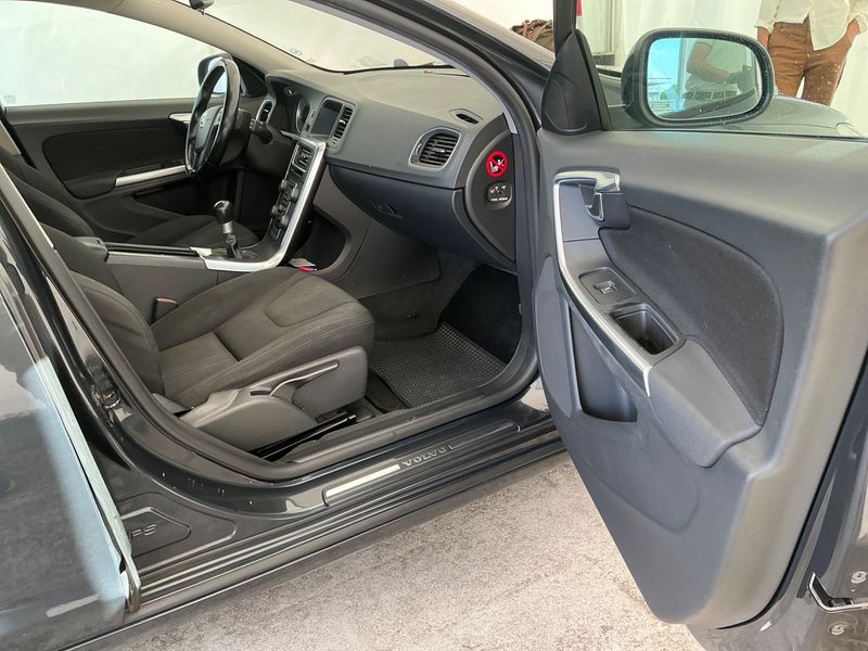 Volvo V60 2.0 D4 Kinetic 2011 – снимка 3