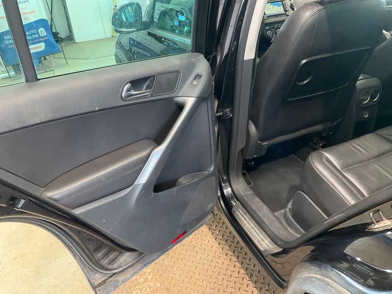 Volkswagen Tiguan 2.0 TDI Sport & Style 4Motion 2009 – снимка 32