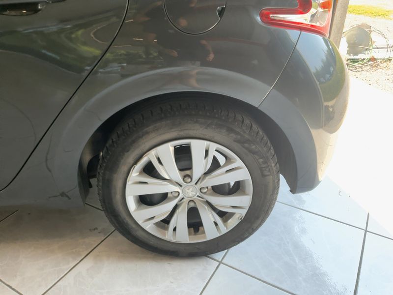 Peugeot 208 1.4 HDi Active 2014 – снимка 5