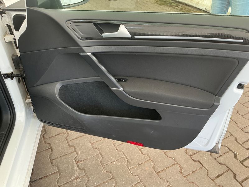 Volkswagen Golf VII 2.0 TDI Highline BlueMotion Tech 2015 – снимка 34