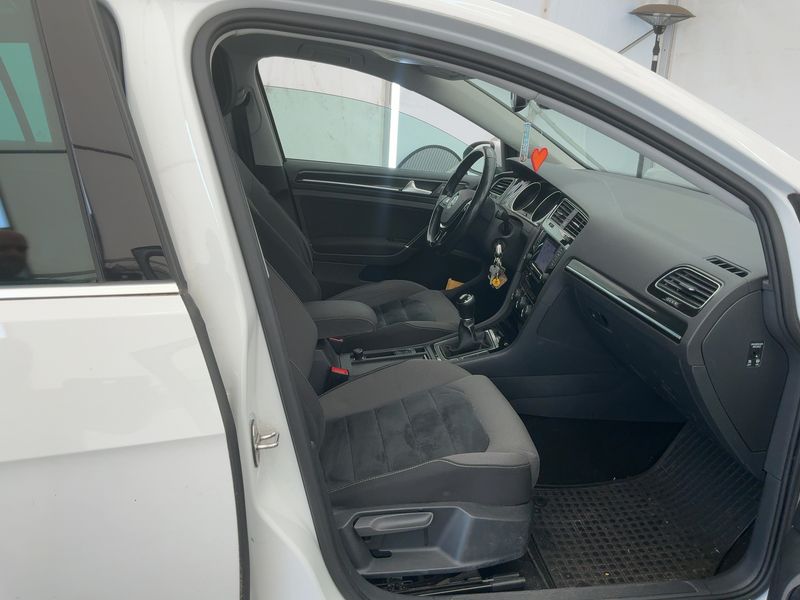 Volkswagen Golf VII 2.0 TDI Highline BlueMotion Tech 2015 – снимка 17