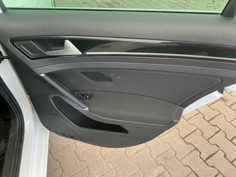 Volkswagen Golf VII 2.0 TDI Highline BlueMotion Tech 2015 – снимка 33