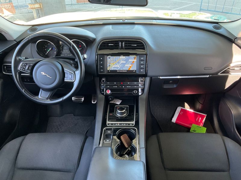 Jaguar F-Pace 20d Pure AWD 2016 – снимка 17
