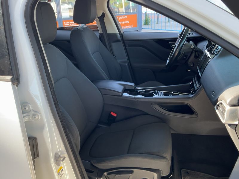 Jaguar F-Pace 20d Pure AWD 2016 – снимка 16