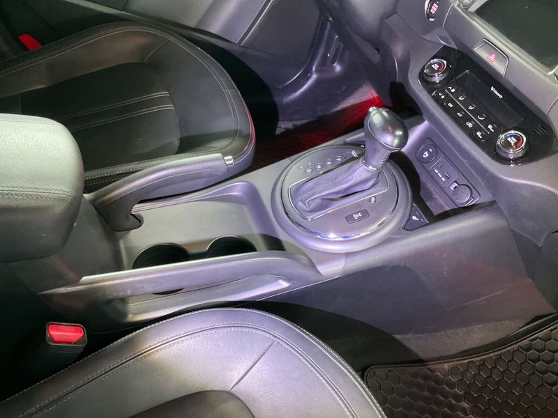 Kia Sportage 2.0 CRDi Spirit 4WD 2012 – снимка 37