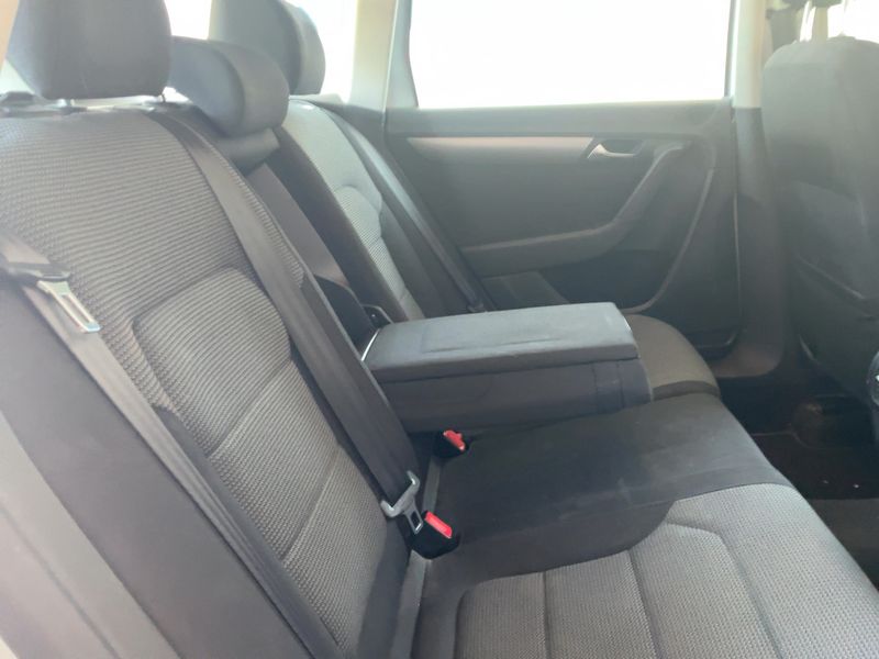 Volkswagen Passat 1.6 TDI Comfortline BlueMotion Tech 2013 – снимка 20