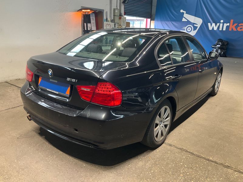 BMW 3er 318i 2010 – снимка 2