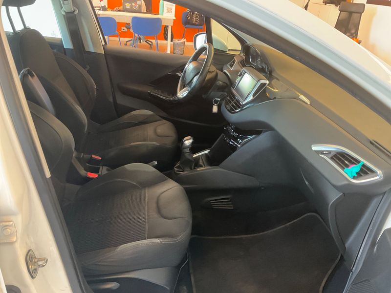 Peugeot 208 1.2 e-VTi Allure 2015 – снимка 3